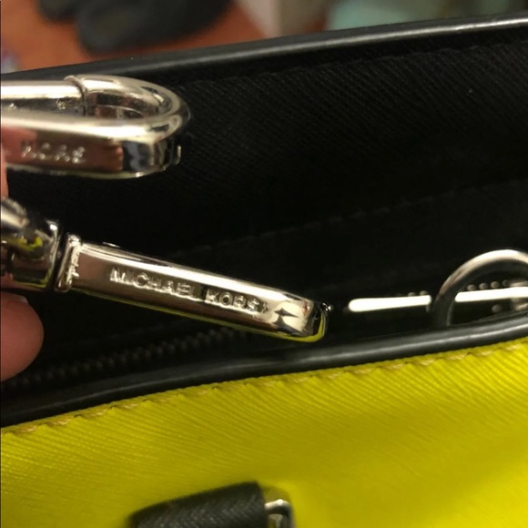 Michael Kors Small Selma Bag - Picture 4 of 8